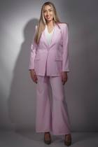 Ρόζ κοστούμι