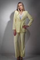 Παστέλ κίτρινο κοστούμι