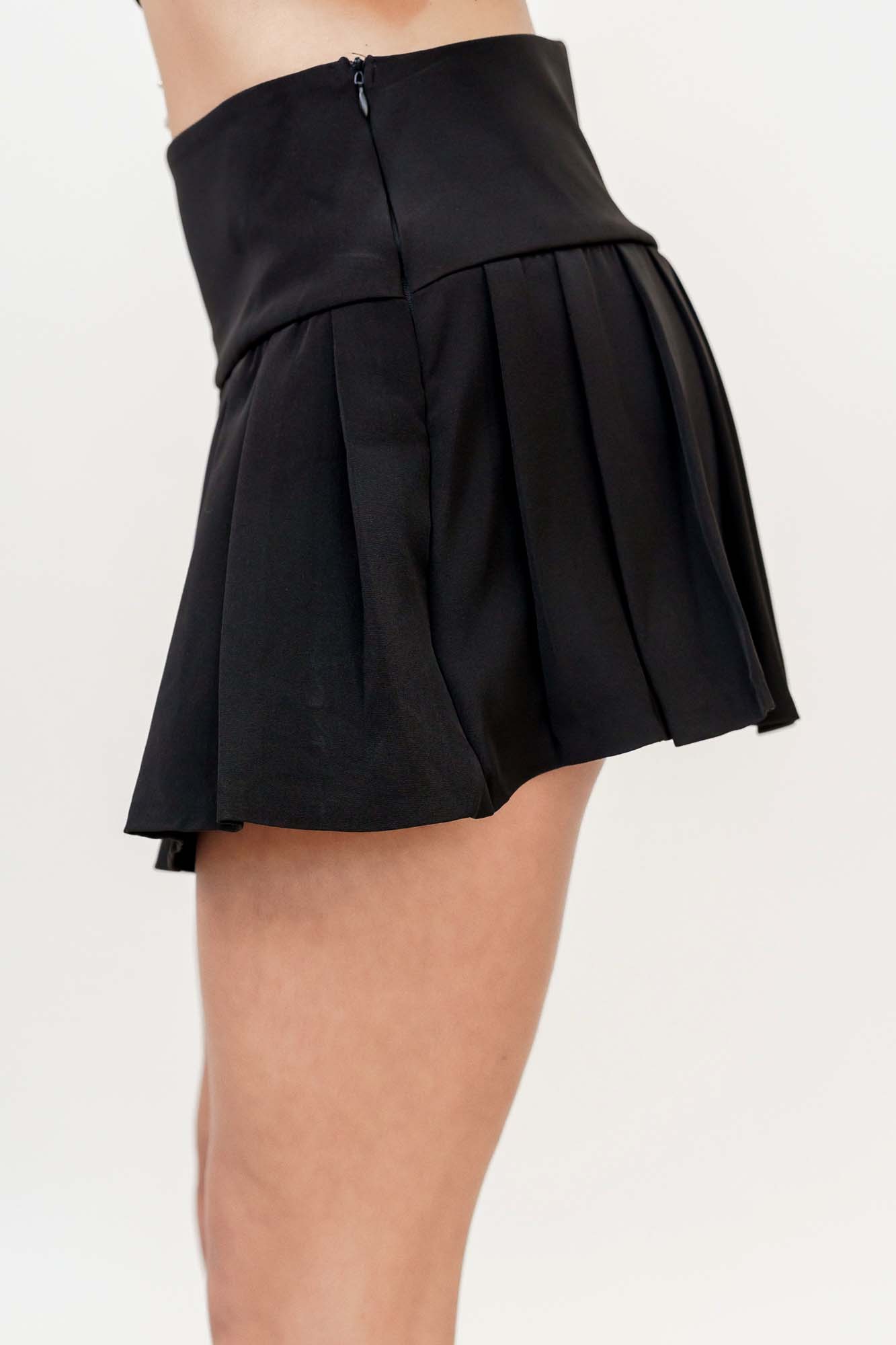 Μαύρη μίνι φούστα με πιέτες